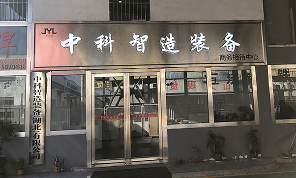打磨焊接机器人工作站维护保养_重载焊接工装夹具厂家_半封闭L型变位机解决方案_八轴焊接悬臂行程定制